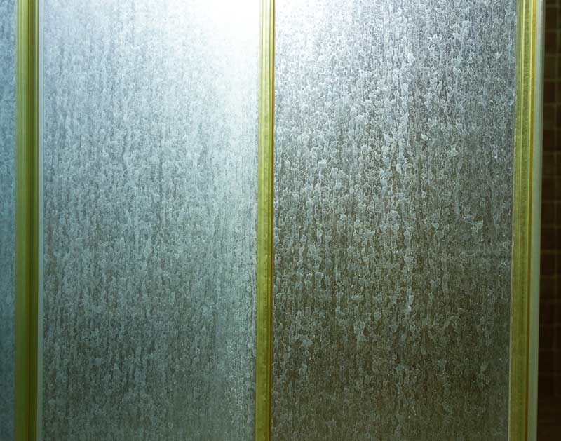 How to Clean Glass Shower Doors: 4 Easy Methods